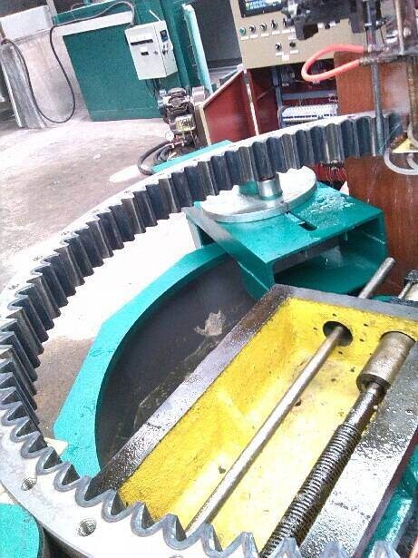 挖掘機回轉支承應用